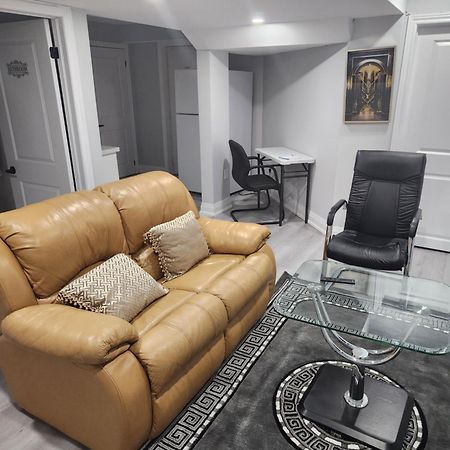 Apartment B 2 Bedroom Брамптън Екстериор снимка