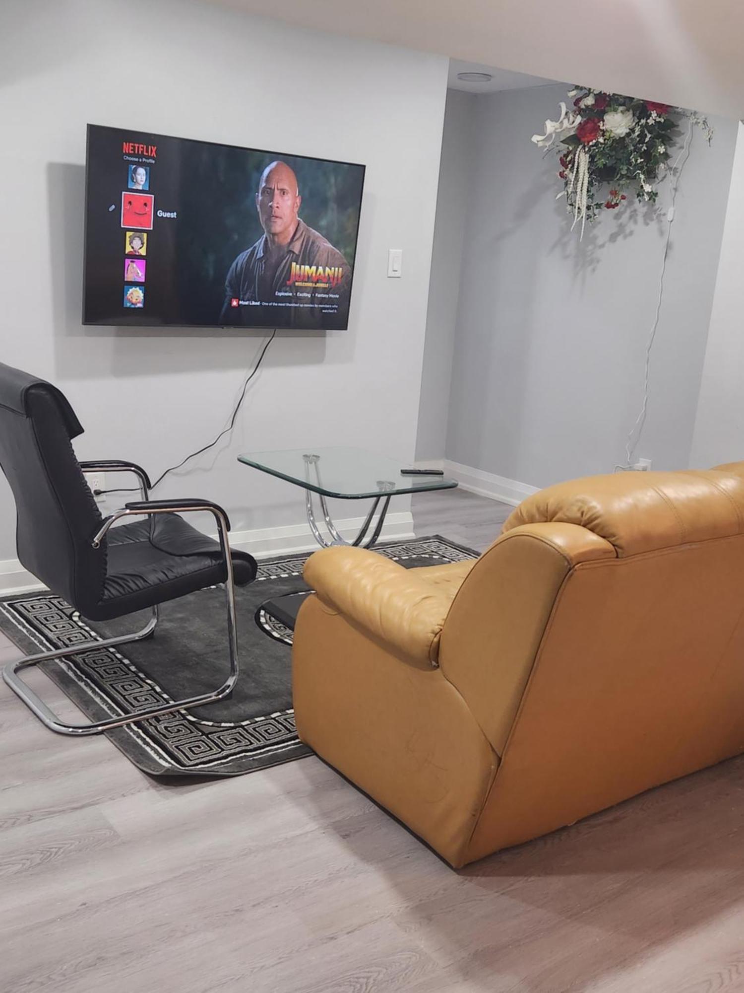 Apartment B 2 Bedroom Брамптън Екстериор снимка