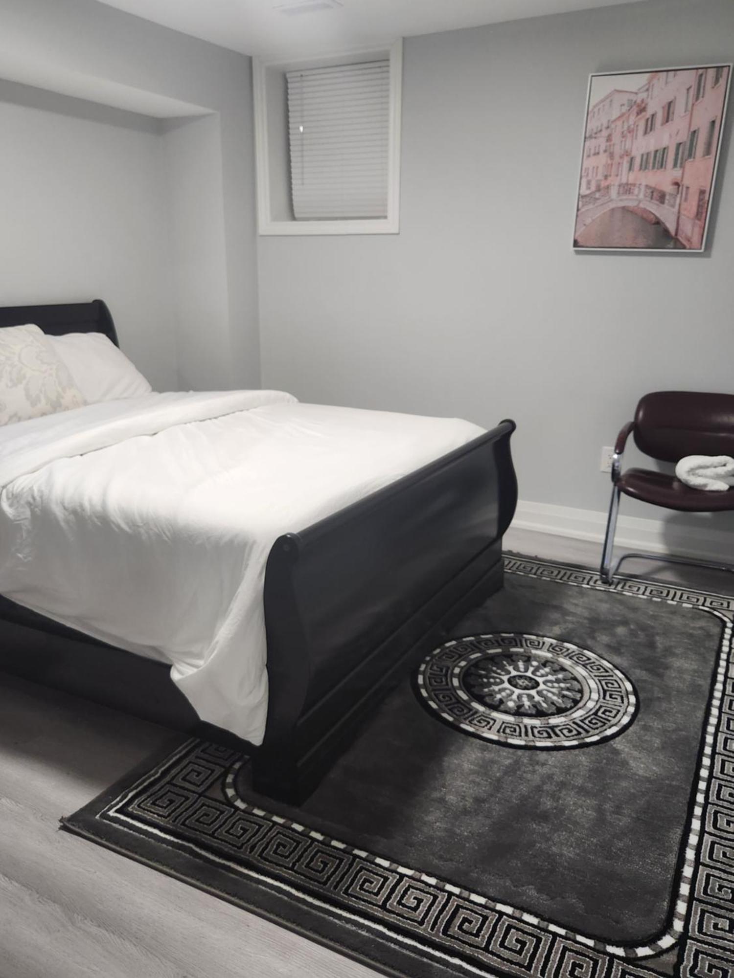 Apartment B 2 Bedroom Брамптън Екстериор снимка