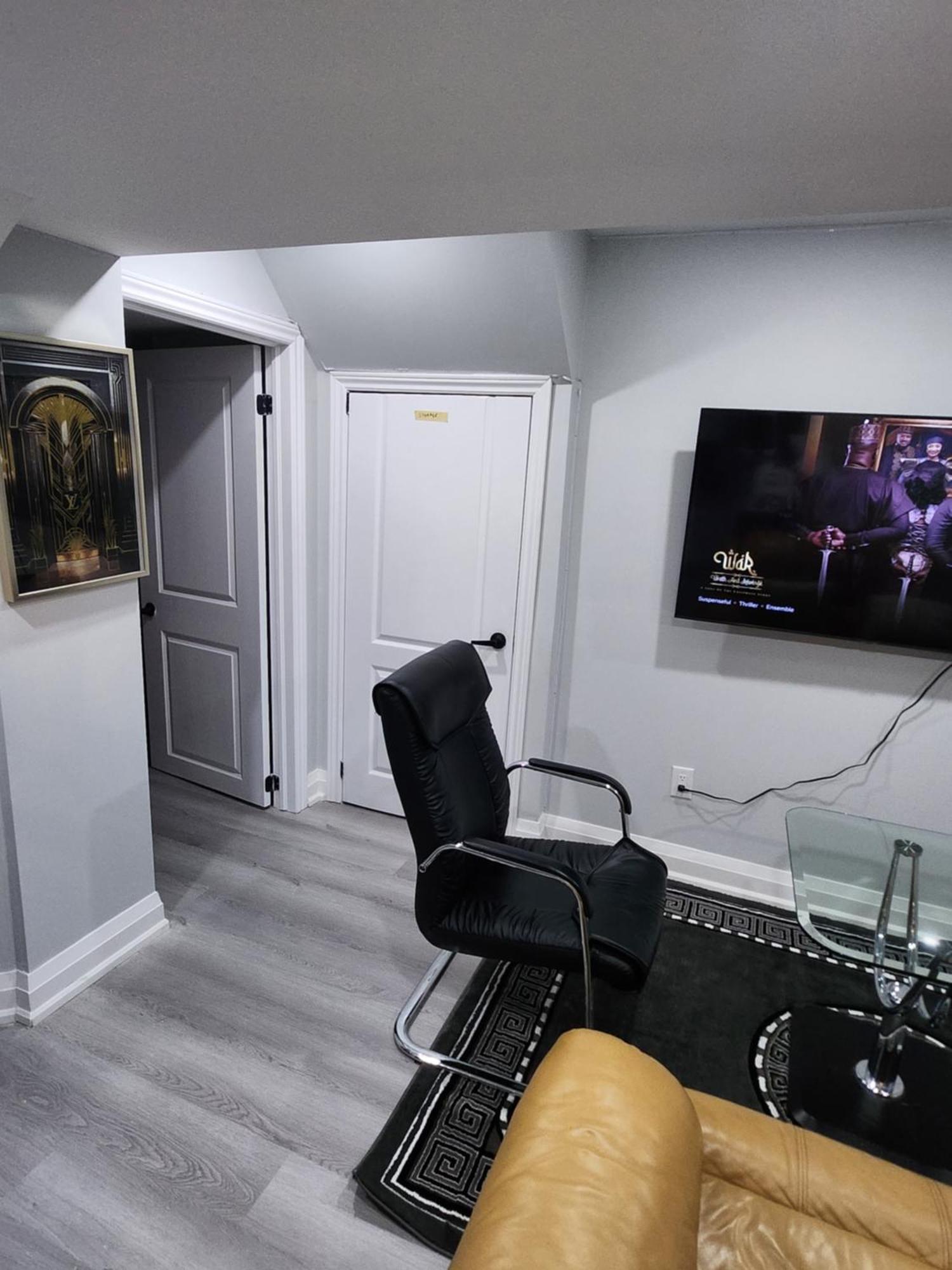 Apartment B 2 Bedroom Брамптън Екстериор снимка