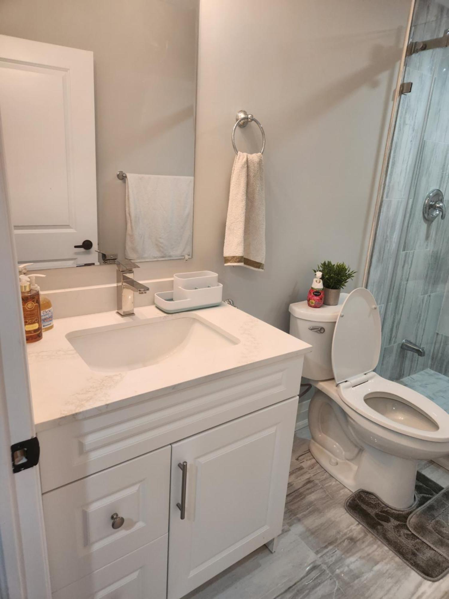 Apartment B 2 Bedroom Брамптън Екстериор снимка